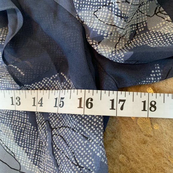 Halston V Neck Flutter Printed Dress NWT - Picture 7 of 10